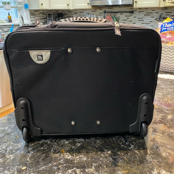 OGIO custom Lucin laptop/MacBook wheeled bag with telescoping handle - Picture 3 of 5